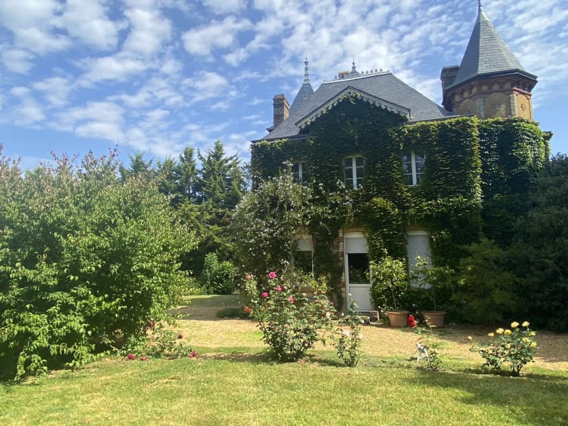 thumbnail of estate's photo
