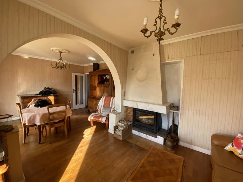 thumbnail of estate's photo