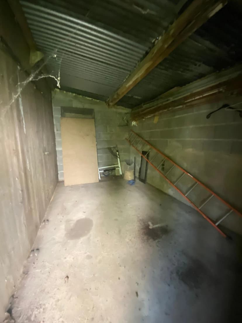 thumbnail of estate's photo