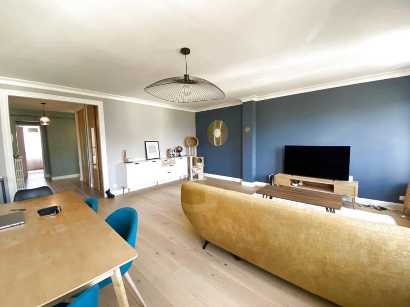 thumbnail of estate's photo