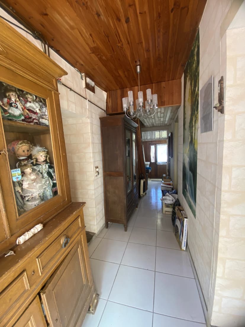 thumbnail of estate's photo