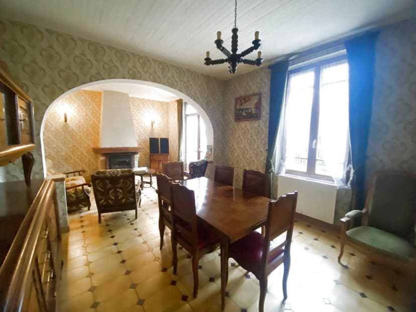 thumbnail of estate's photo