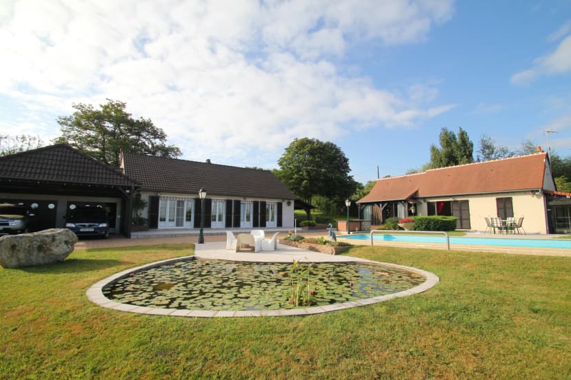 thumbnail of estate's photo