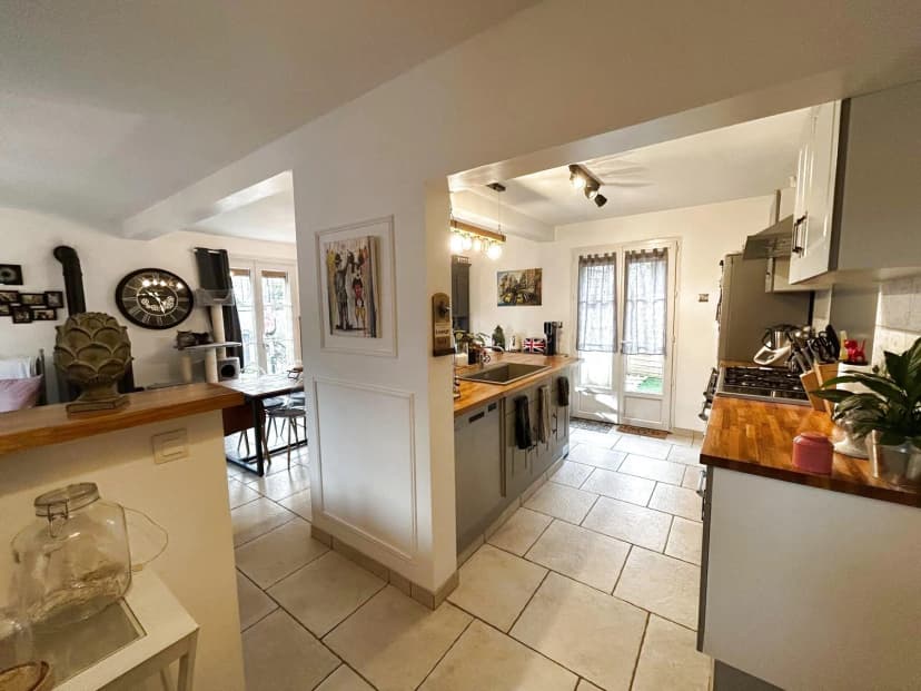 thumbnail of estate's photo