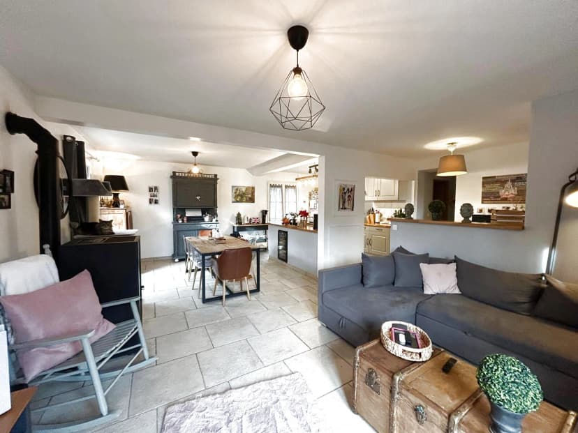 thumbnail of estate's photo